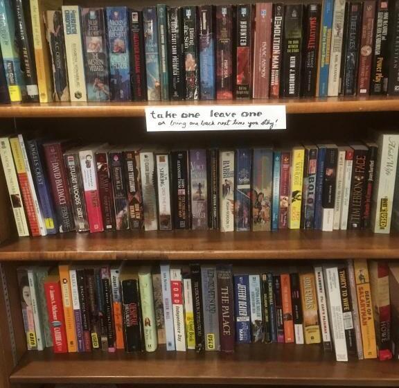 חדר משפחתי, Cascades Inn