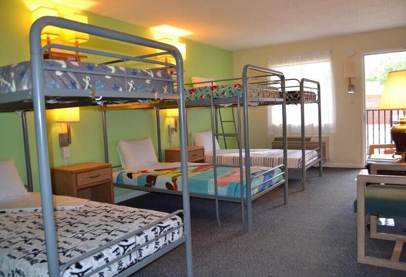 חדר משפחתי, Cascades Inn