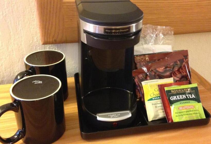 חדר סטנדרט, מיטת קינג, מותאם לאדם עם מוגבלויות, Cascades Inn