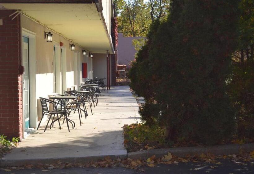 חדר סטנדרט, מיטת קינג, מותאם לאדם עם מוגבלויות, Cascades Inn