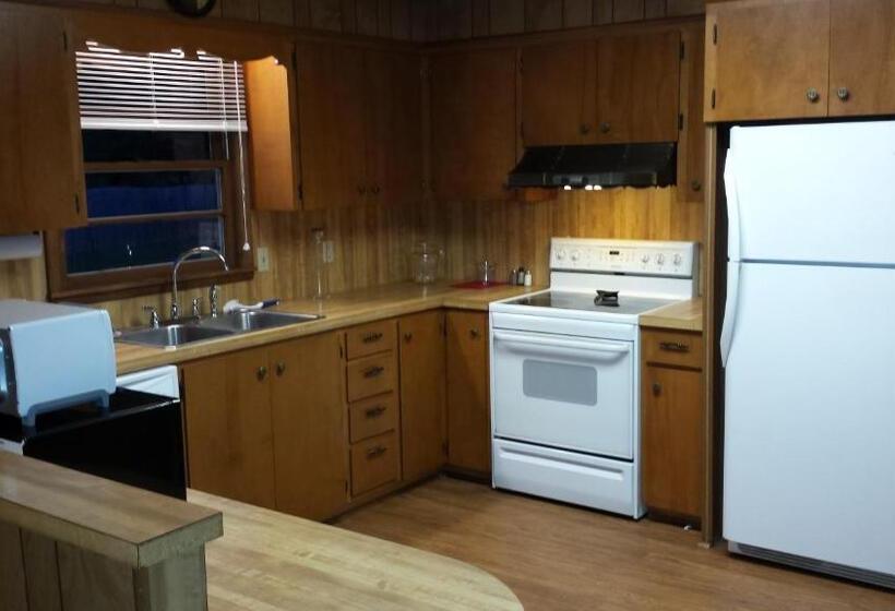 Хижина, Two Rivers Lodge