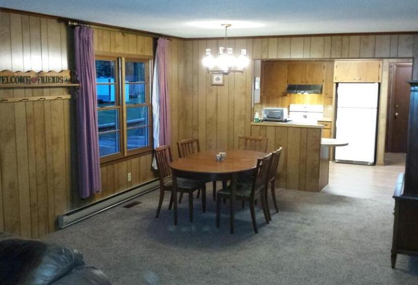 Хижина, Two Rivers Lodge