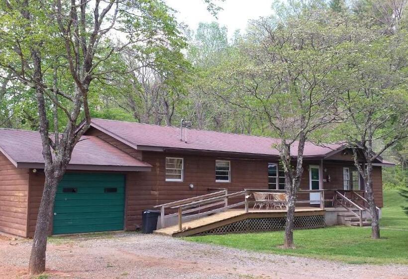 Хижина, Two Rivers Lodge