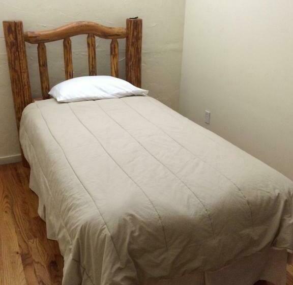 اتاق استاندارد یک نفره, Treasure State Hostel