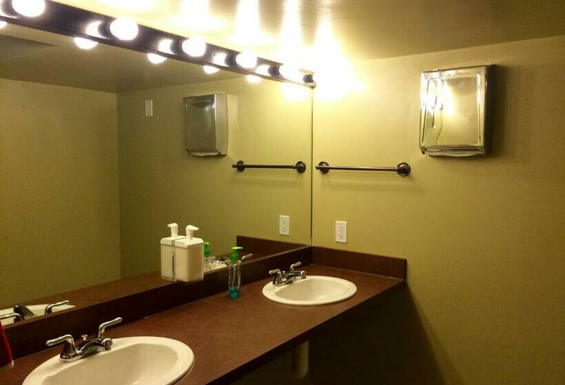 اتاق استاندارد یک نفره, Treasure State Hostel