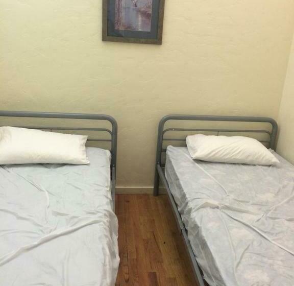 اتاق اکونومی, Treasure State Hostel