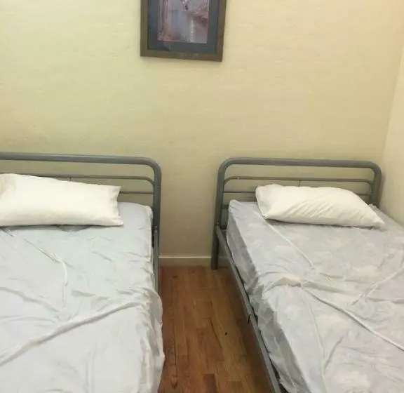 エコノミールーム, Treasure State Hostel