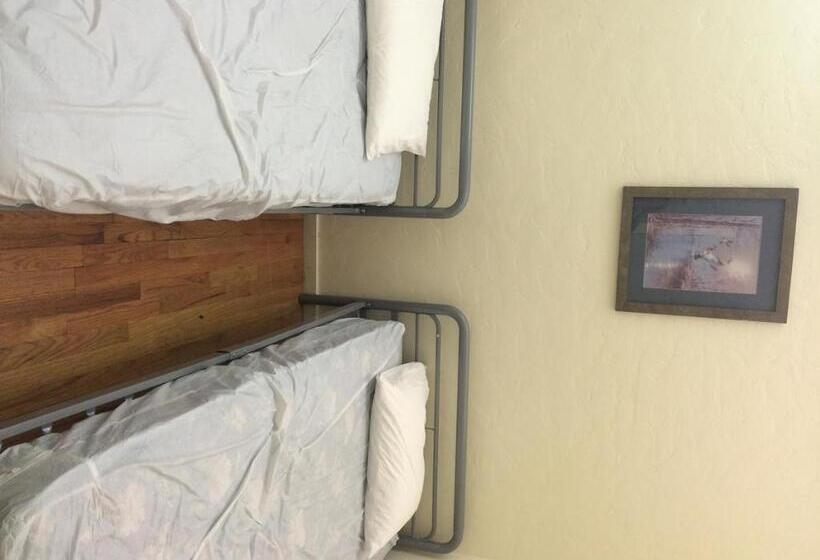 اتاق اکونومی, Treasure State Hostel