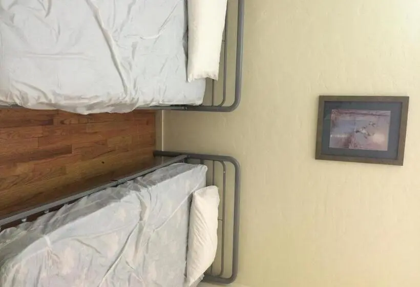 エコノミールーム, Treasure State Hostel
