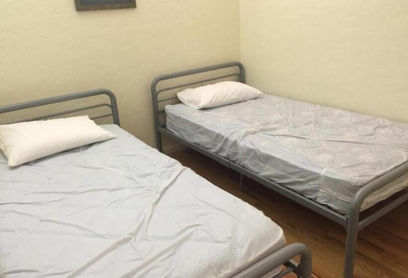 اتاق اکونومی, Treasure State Hostel