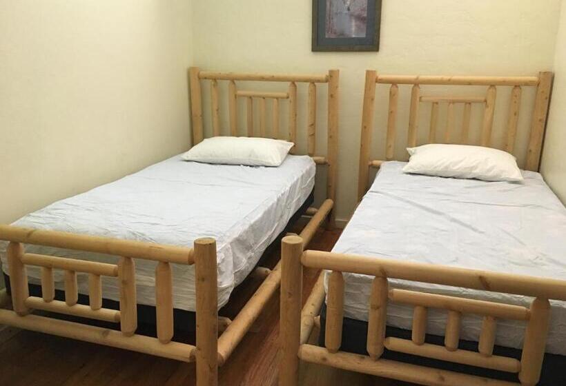 اتاق اکونومی, Treasure State Hostel