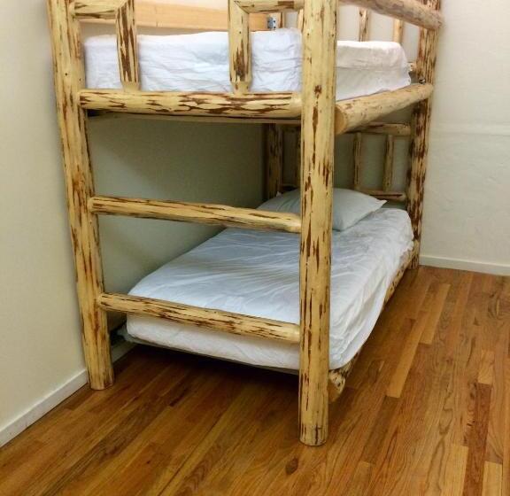 اتاق اکونومی, Treasure State Hostel