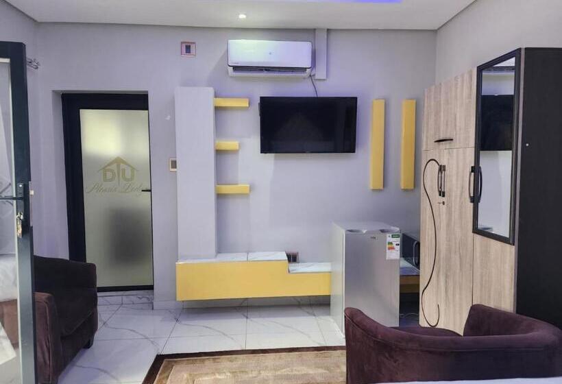 家庭间, Duplessis Lodge