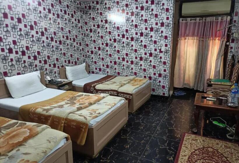 اتاق ساده سه نفره, Lepari