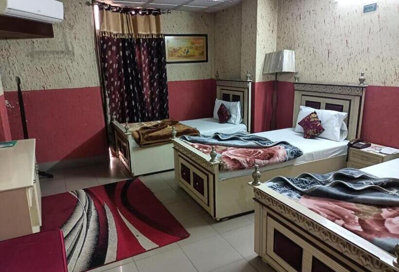 اتاق ساده سه نفره, Lepari