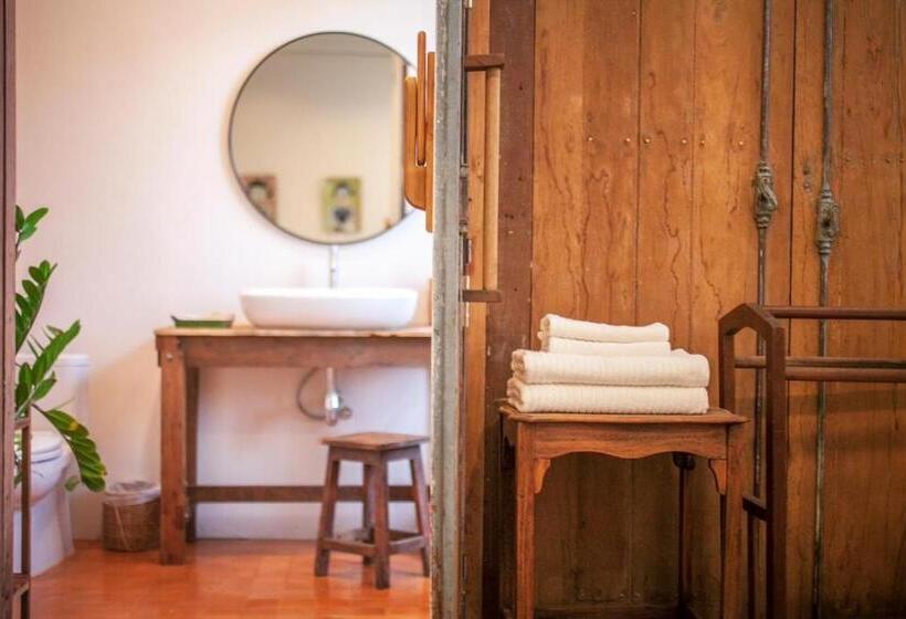 اتاق لوکس با تخت بزرگ, Mana Craft Stay