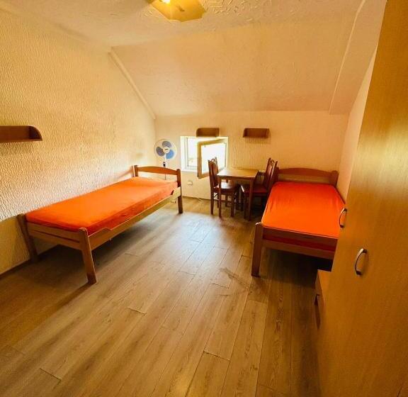 اتاق استاندارد, Rooms For Rent Sara