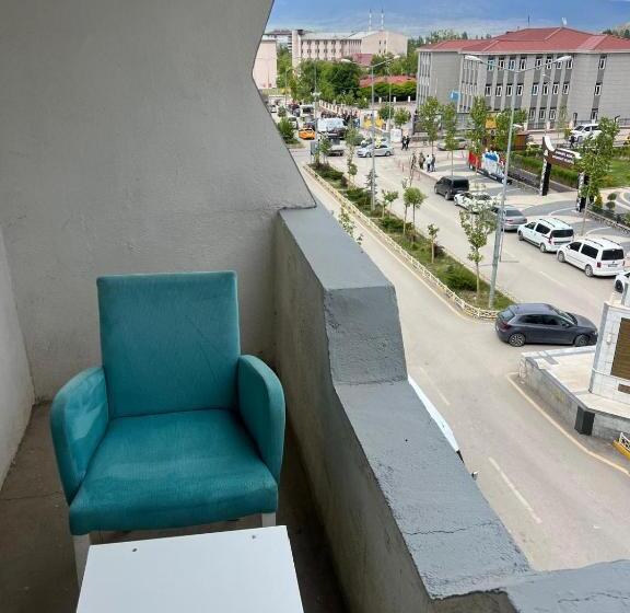 اتاق استاندارد یک تخته با بالکن, Ararat