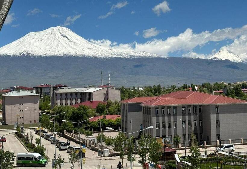 سوئیت با بالکن, Ararat