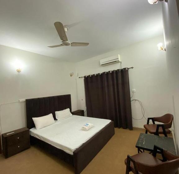 اتاق لوکس با بالکن, Durrani Executive   Islamabad F10