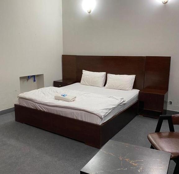 اتاق لوکس با تخت بزرگ, Durrani Executive   Islamabad F10