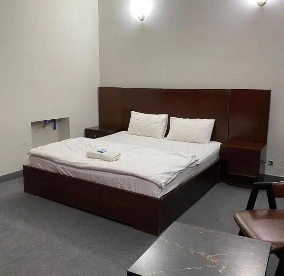 اتاق لوکس با تخت بزرگ, Durrani Executive Islamabad F10
