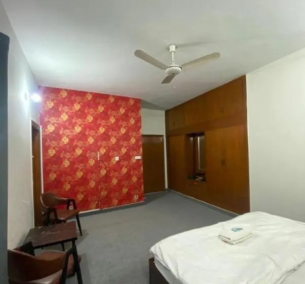 اتاق لوکس با تخت بزرگ, Durrani Executive Islamabad F10