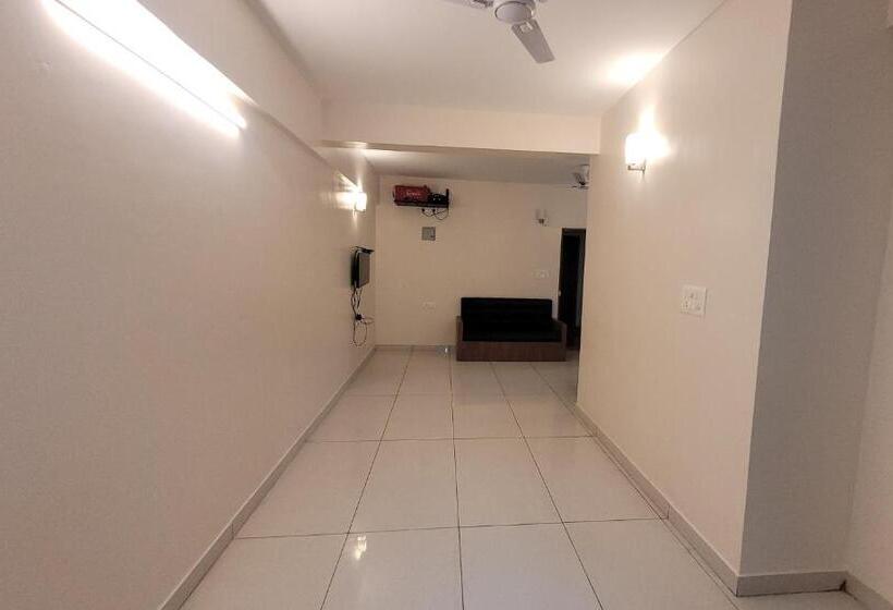 带阳台两卧公寓, The Suites