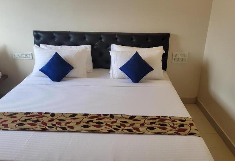 חדר סטנדרט לשלושה עם מרפסת, The Suites