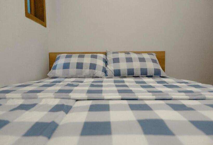 Номер Стандарт, Ninap Hostel