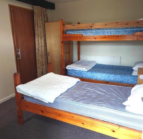 Семейный Номер, The Stables