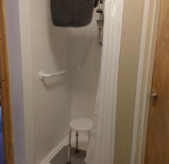 Семейный Номер, The Stables