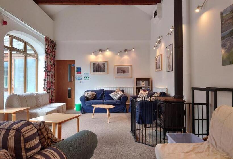 Семейный Номер, The Stables