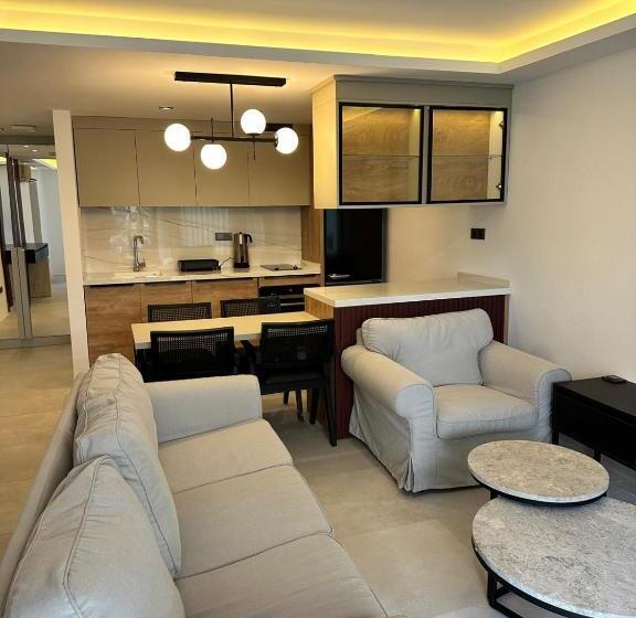 Suite with Pool, Ayayorgi Homes