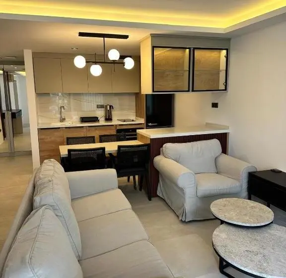 سوییت با استخر, Ayayorgi Homes