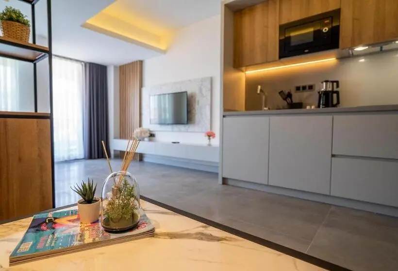 استودیوی لوکس, Ayayorgi Homes