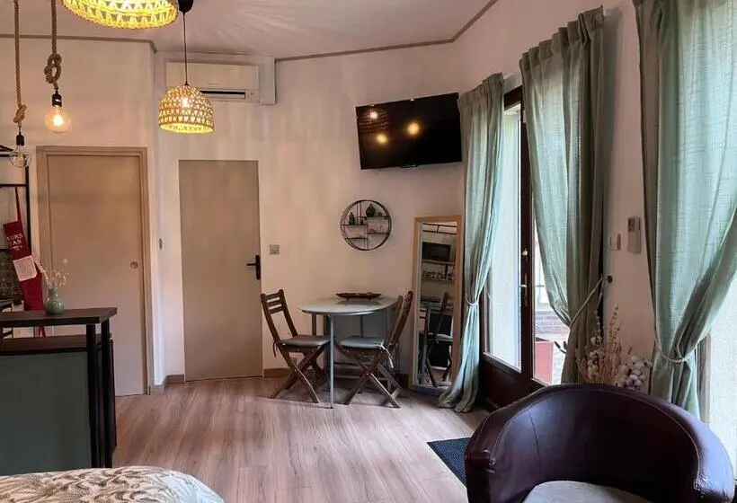 ガーデンビュースタンダードルーム, Charmant Studio En Rez De Jardin Chaville