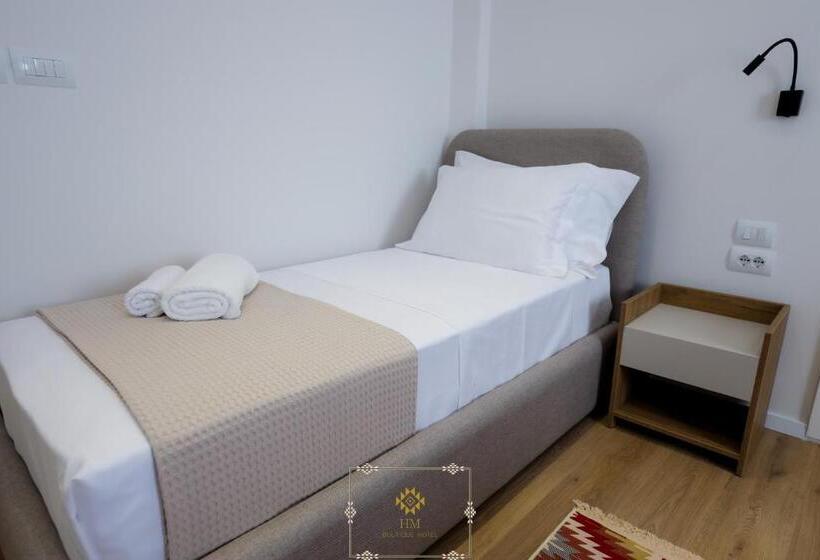 اتاق استاندارد سه نفره, Hm Boutique