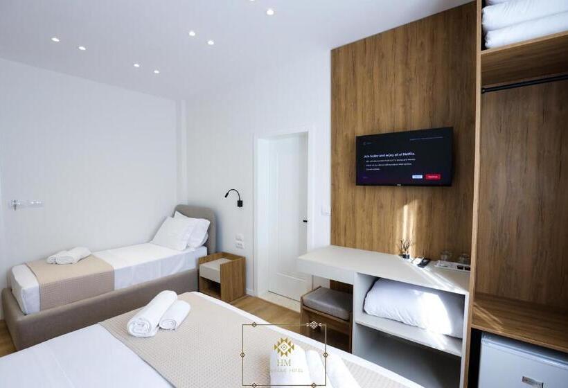 اتاق استاندارد سه نفره, Hm Boutique