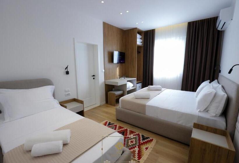 اتاق استاندارد سه نفره, Hm Boutique
