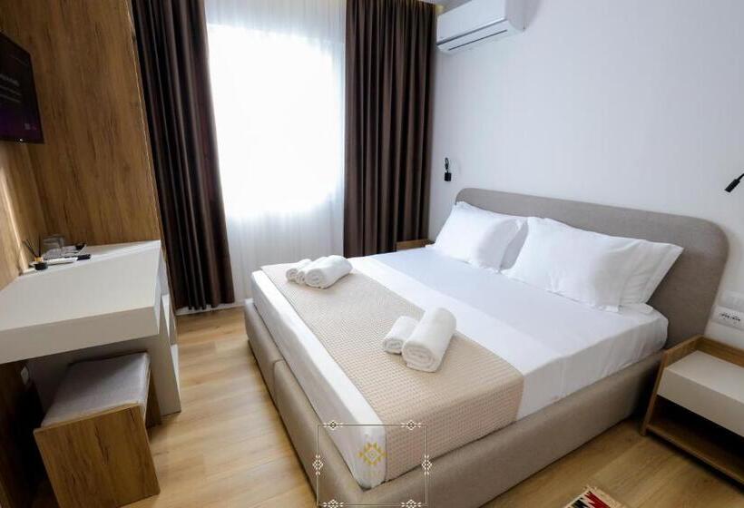 اتاق استاندارد سه نفره, Hm Boutique