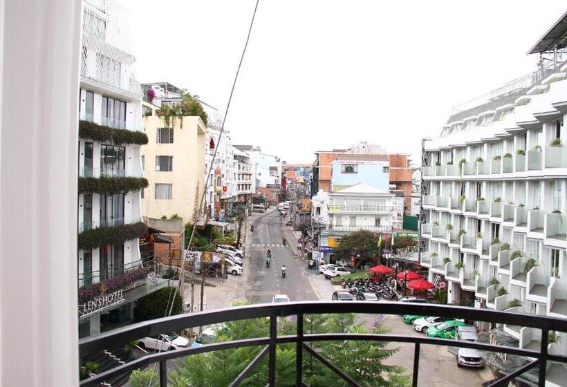 اتاق لوکس با بالکن, Khách Sạn Thiên Hà