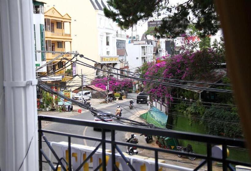 اتاق استاندارد با بالکن, Khách Sạn Thiên Hà