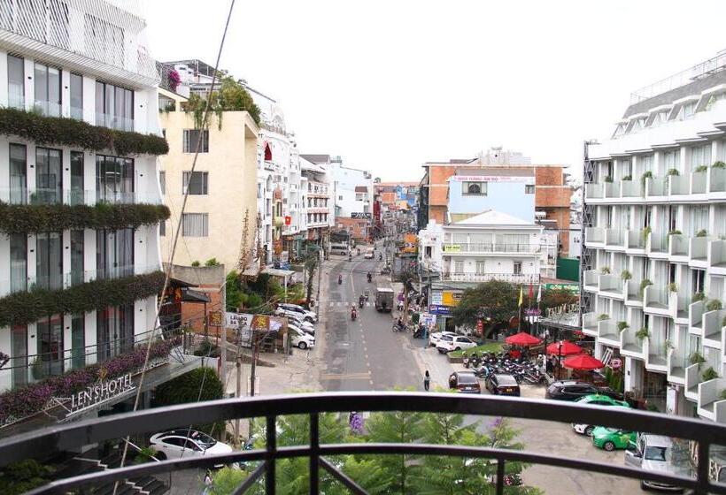 اتاق استاندارد با بالکن, Khách Sạn Thiên Hà