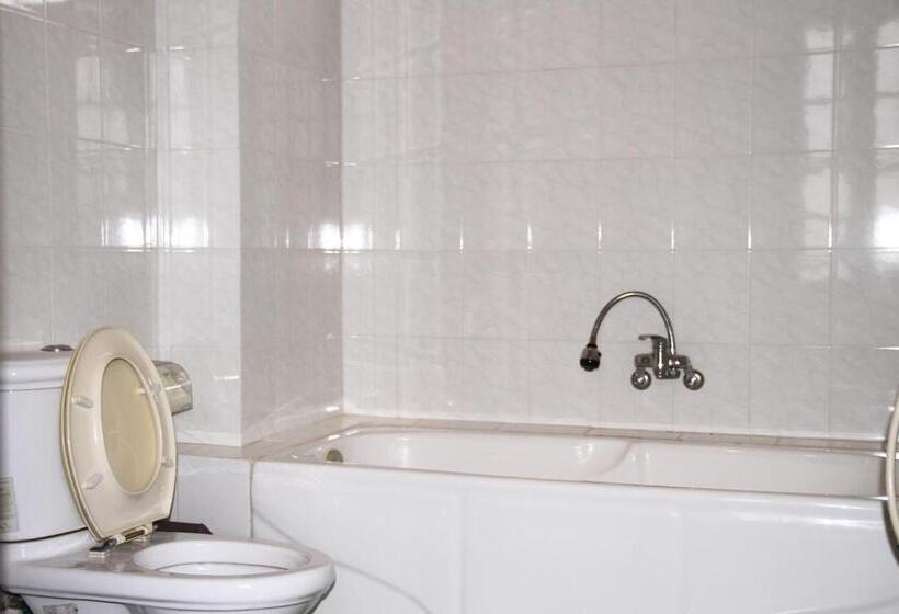 اتاق خانوادگی, Khách Sạn Thiên Hà
