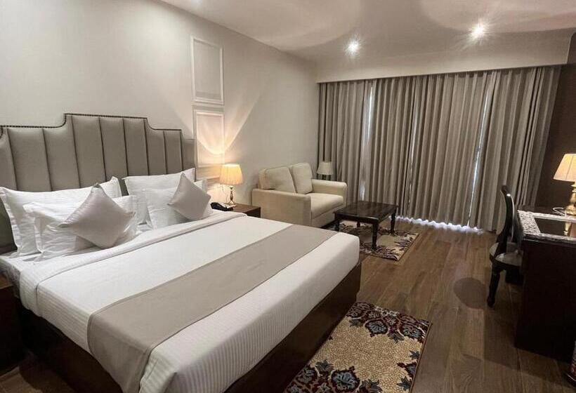 غرفة سوبيريور سرير كينج, The Belvedere Kasauli