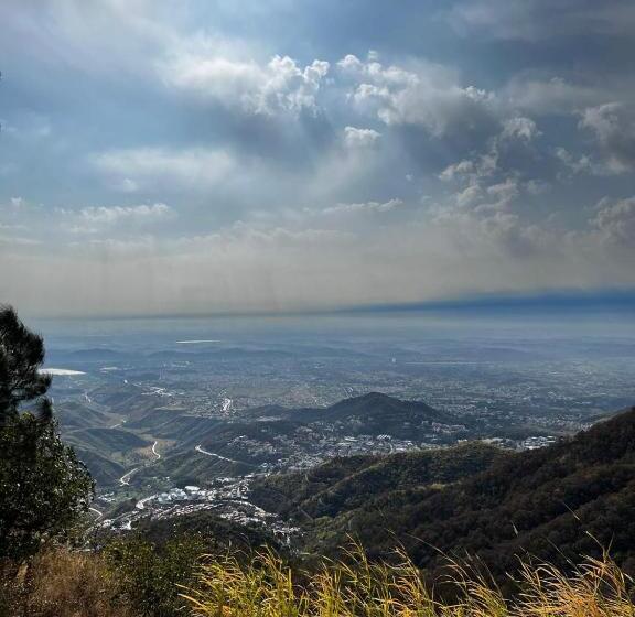 غرفة سوبيريور سرير كينج, The Belvedere Kasauli