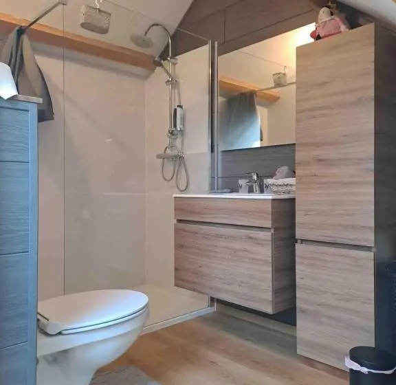 اتاق استاندارد, Au Sarseyis Studio D Hôtes Studio équestre