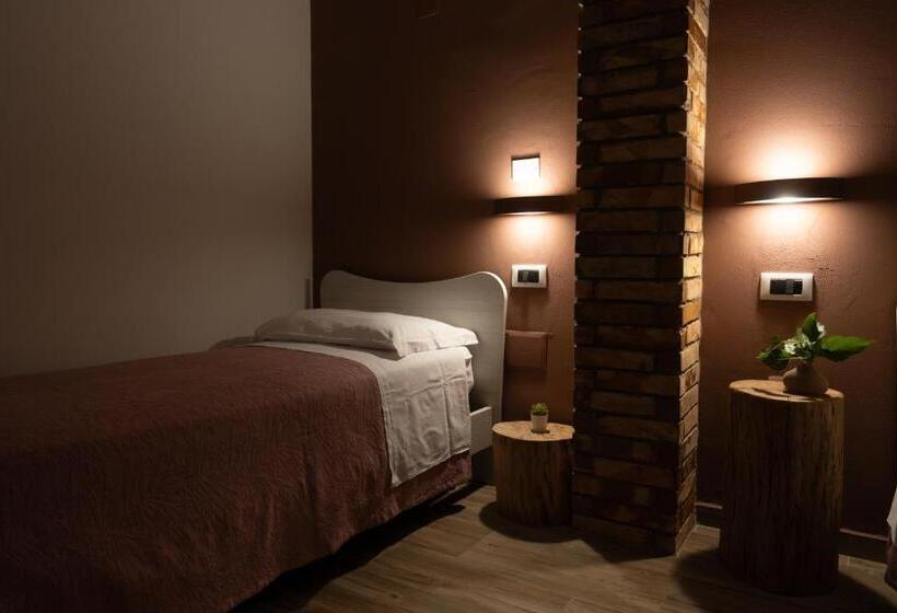 غرفة قياسية ثلاثية ذات اطلالة, Locanda Degli Ulivi