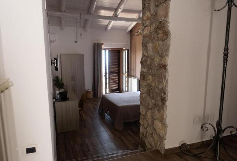 غرفة قياسية رباعية, Locanda Degli Ulivi